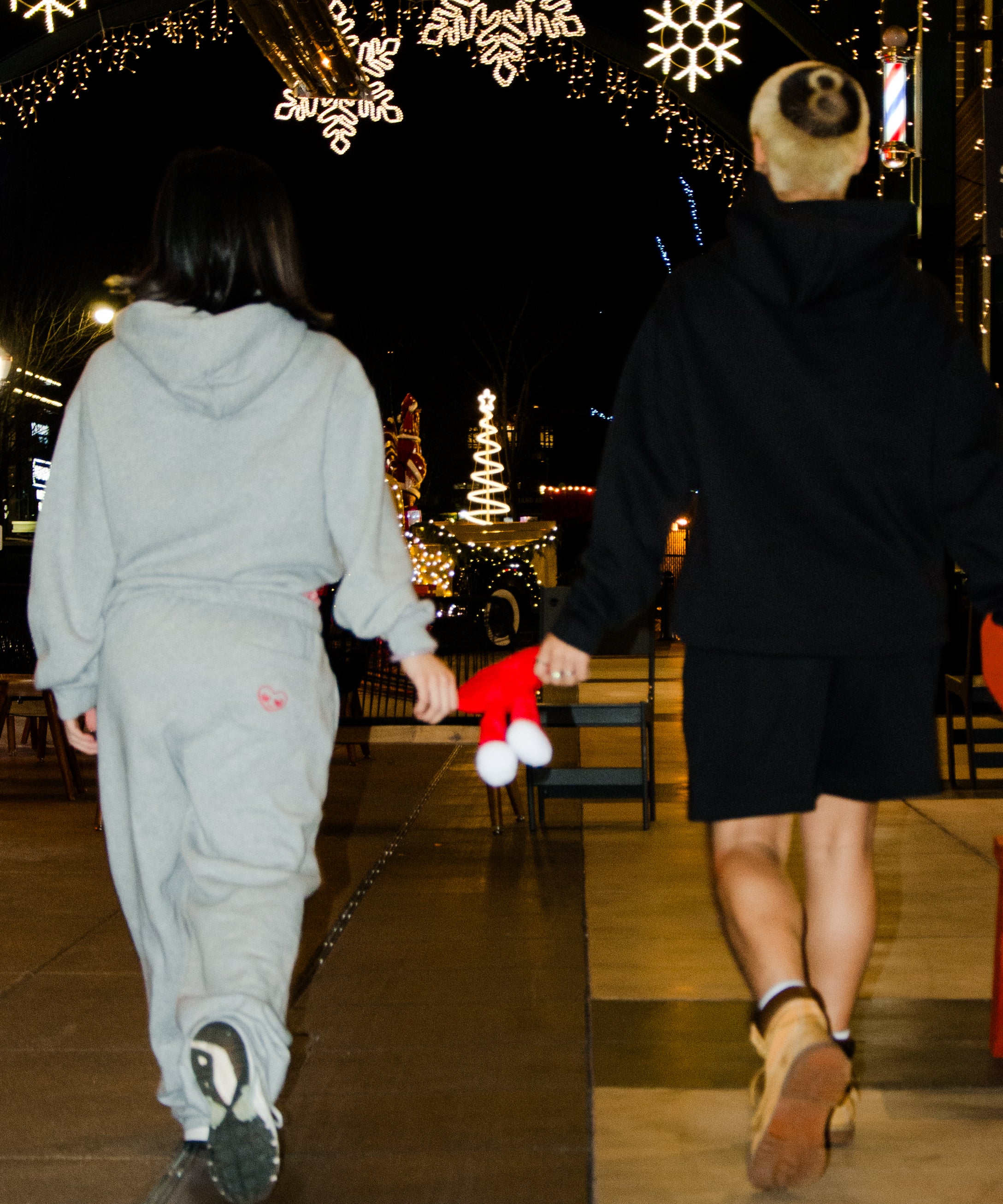 Shay(left) is 5'1 wearing small and Julian(right) is 5'4 wearing medium