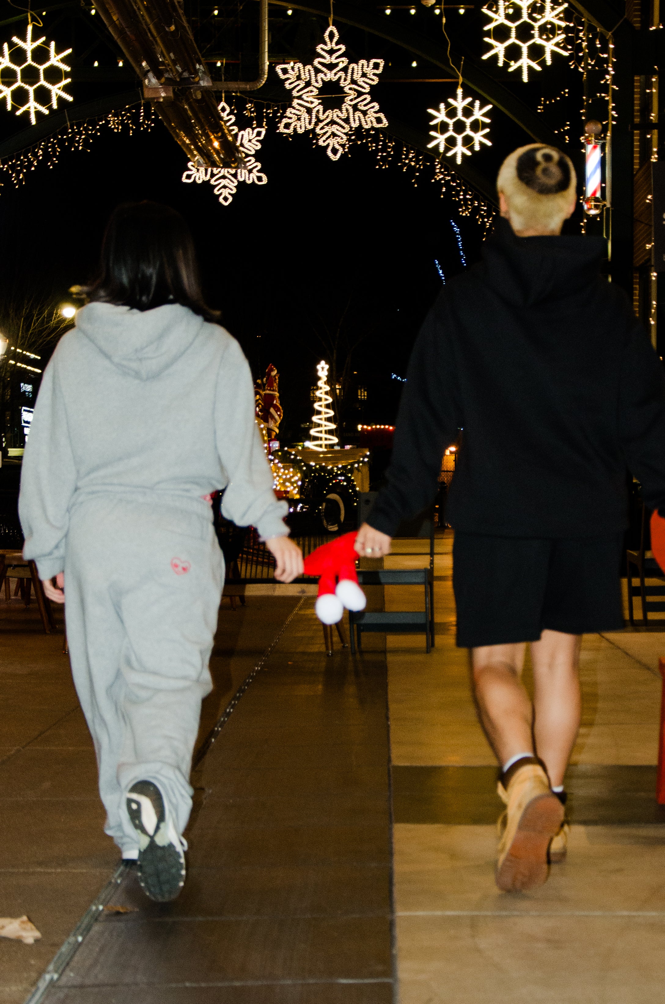 Shay(left) is 5'1 wearing small and Julian(right) is 5'4 wearing medium